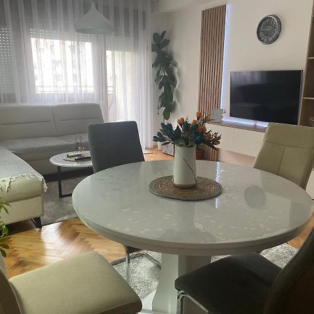 Modern Reality Apartment คูมาโนโว ภายนอก รูปภาพ