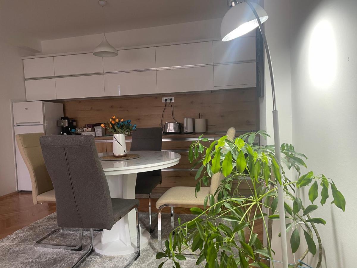 Modern Reality Apartment คูมาโนโว ภายนอก รูปภาพ